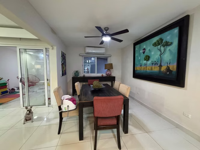 Vendo casa de 2 plantas en Santo Domingo. LR