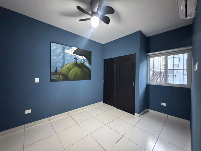 Vendo casa de 2 plantas en Santo Domingo. LR