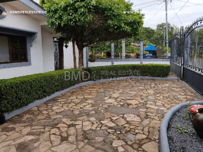 Se vende hermosa y amplia casa ubicada en el Km. 14 de Carretera a Masaya NG