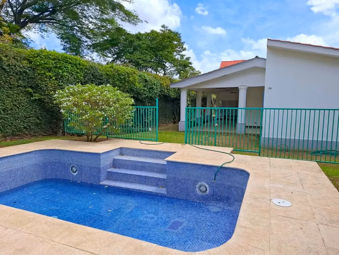FP: **Casa con Piscina en Venta – Las Colinas**  - Imagen 9
