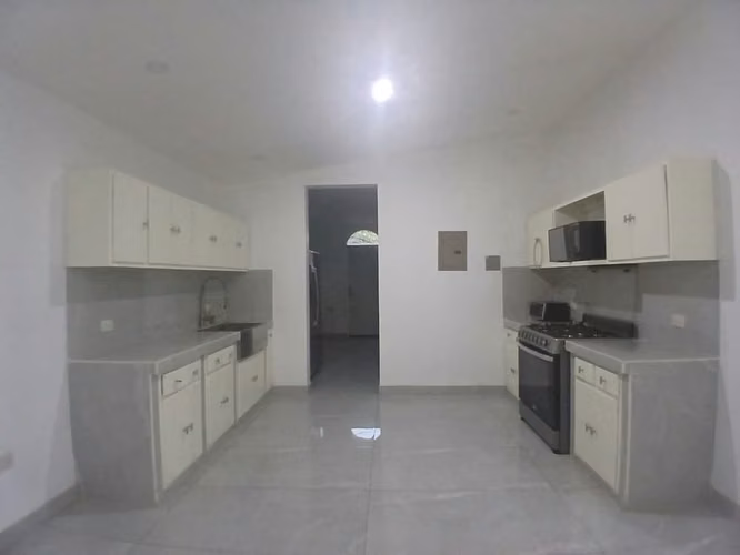 FP: **¡Moderna Casa en Venta en Lomas del Valle, Managua!**  - Imagen 4