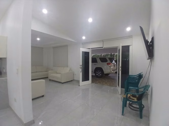 FP: **¡Moderna Casa en Venta en Lomas del Valle, Managua!**  - Imagen 3