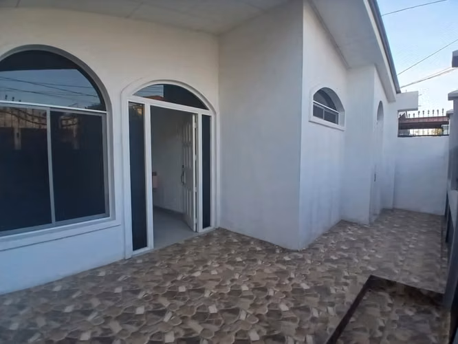 FP: **¡Moderna Casa en Venta en Lomas del Valle, Managua!**  - Imagen 9