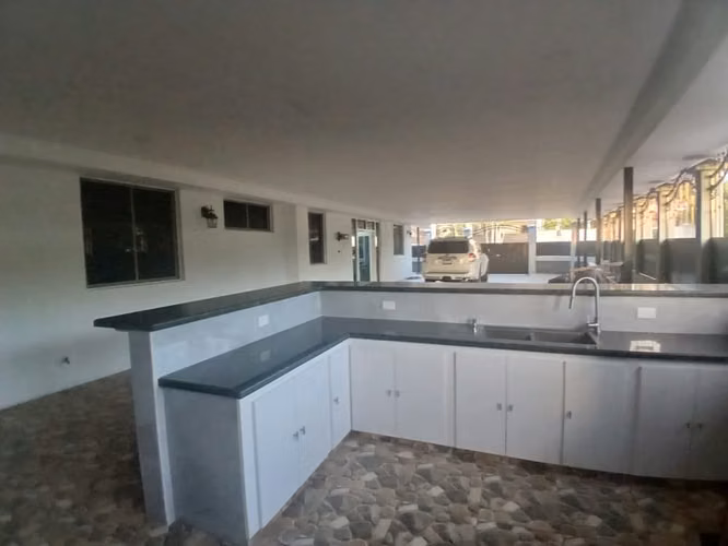 FP: **¡Moderna Casa en Venta en Lomas del Valle, Managua!**  - Imagen 8