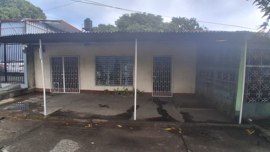 CB - Casa con ubicacion ideal para actividad comercial
