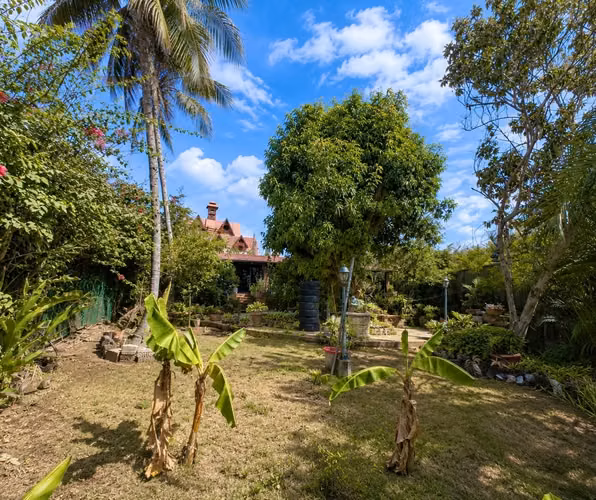 Casa en Venta en Colonial Los Robles | Amplio terreno y excelente ubicación
