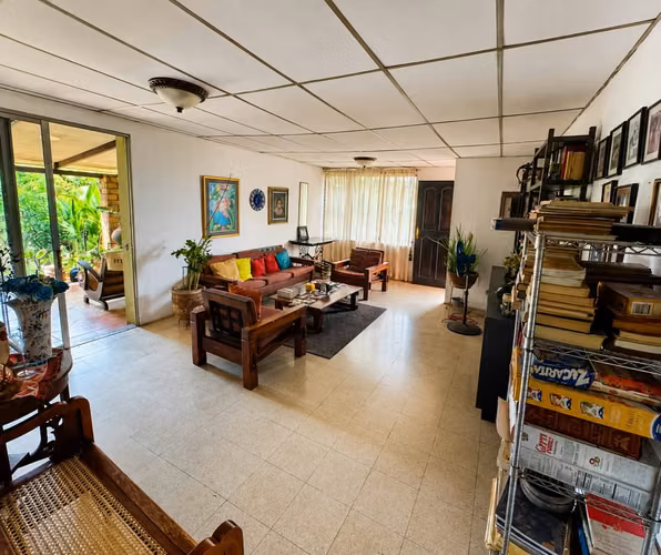Casa en Venta en Colonial Los Robles | Amplio terreno y excelente ubicación