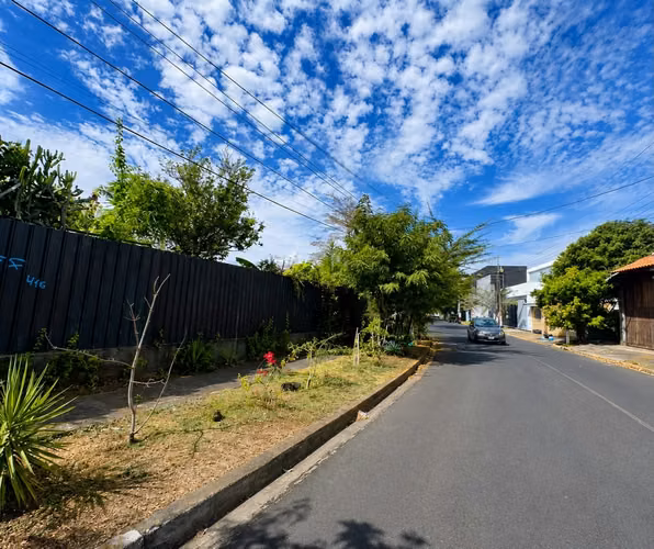 Casa en Venta en Colonial Los Robles | Amplio terreno y excelente ubicación