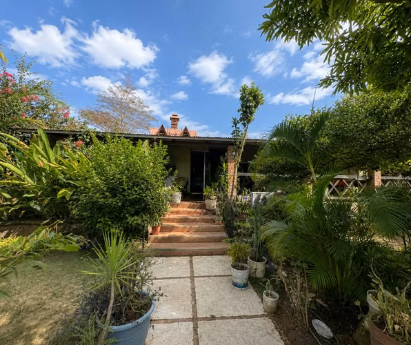 Casa en Venta en Colonial Los Robles | Amplio terreno y excelente ubicación