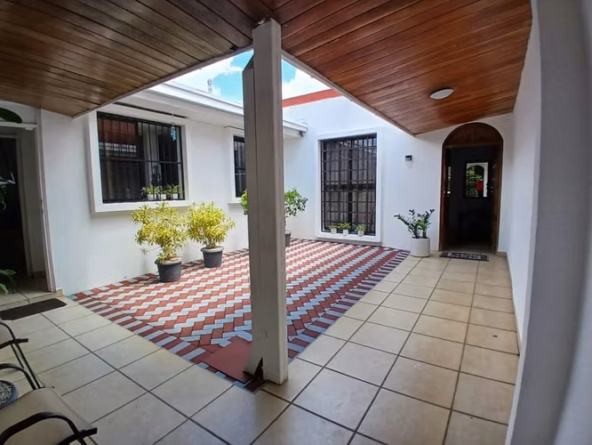 CASA EN VENTA CON APARTAMENTO INDEPENDIENTE | VILLA FONTANA SUR, MANAGUA - Imagen 11