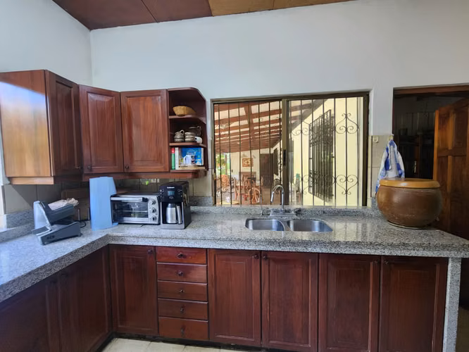CARRETERA SUR. HERMOSA CASA CON PANELES SOLARES Y PISCINA EN VENTA - Imagen 4