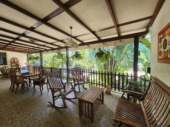CARRETERA SUR. HERMOSA CASA CON PANELES SOLARES Y PISCINA EN VENTA - Imagen 12