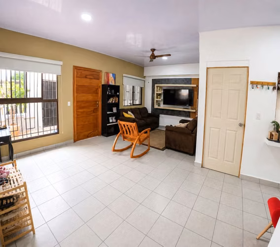 Oportunidad de comprar bella casa en Colonia Centroamérica. LR - Imagen 14