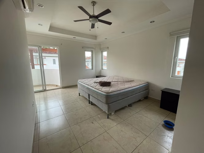 Moderna Casa en Condominio en Las Colinas - Imagen 7