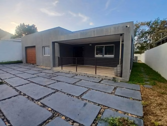  Espectacular Casa Moderna de 4 Hab / Gran Patio y Rancho en Lomas de Monte Verde