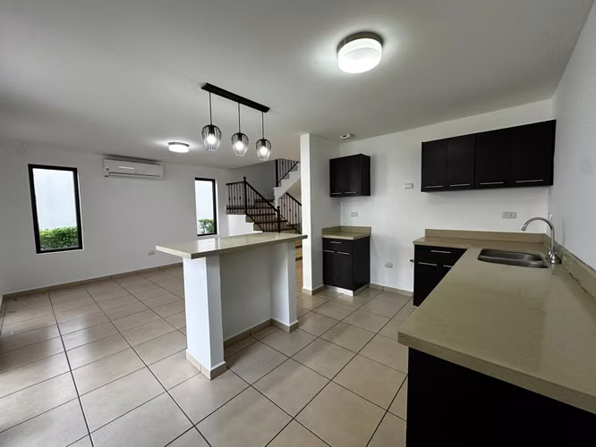  Casa Nueva en Alquiler – El Cortijo de la Sierra FP