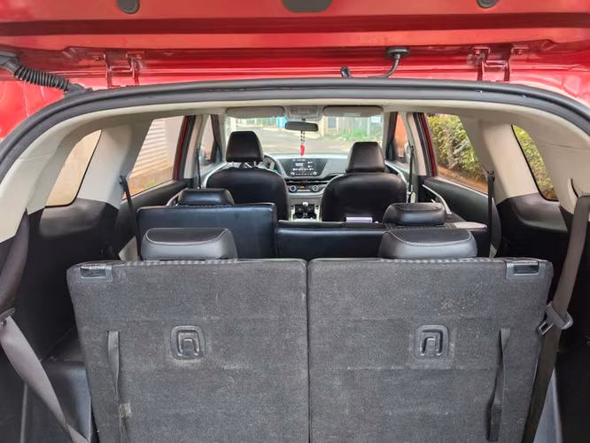 camioneta KIA CARENS