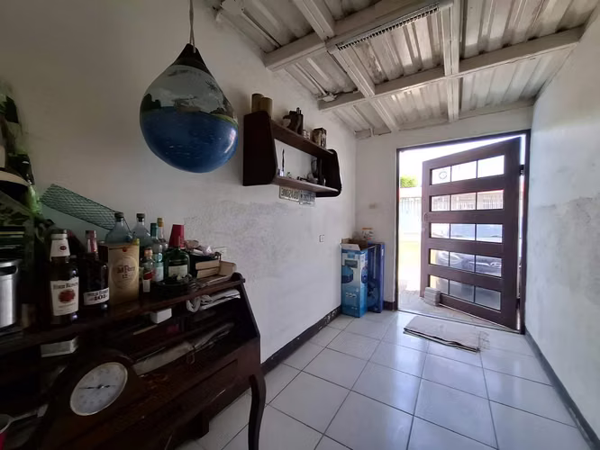 GG - Venta, casa de 2 plantas en Altamira