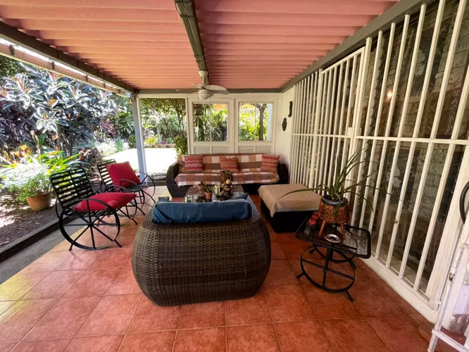 KC-Casa en Venta en Colonial Los Robles, Managua