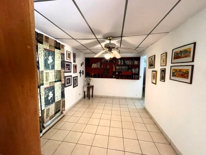 KC-Casa en Venta en Colonial Los Robles, Managua