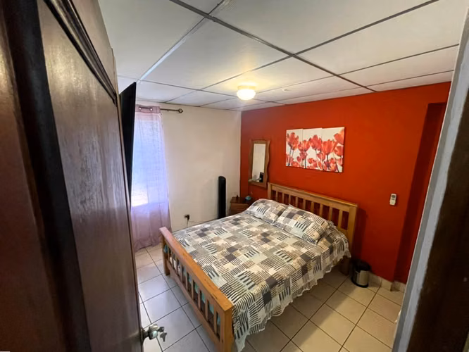 KC-Casa en Venta en Colonial Los Robles, Managua