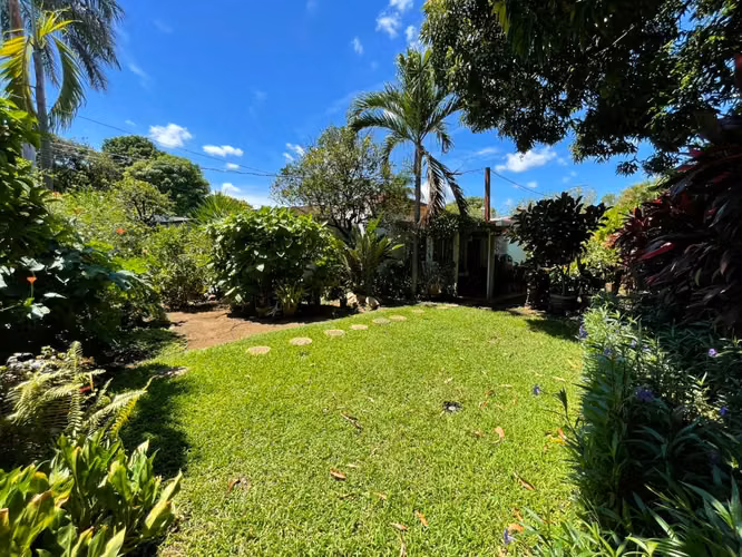 KC-Casa en Venta en Colonial Los Robles, Managua