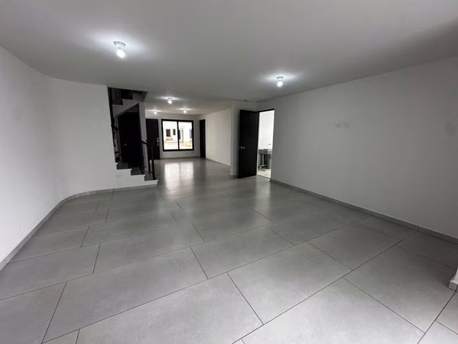 SE RENTA CASA EN EL CORTIJO DE LA SIERRA - Imagen 4