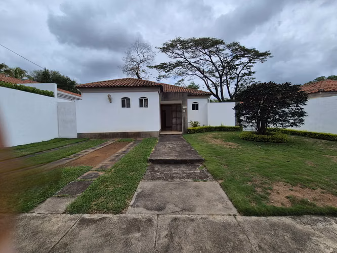 MF Se vende hermosa propiedad en Condominio en km 16 carretera a Masaya
