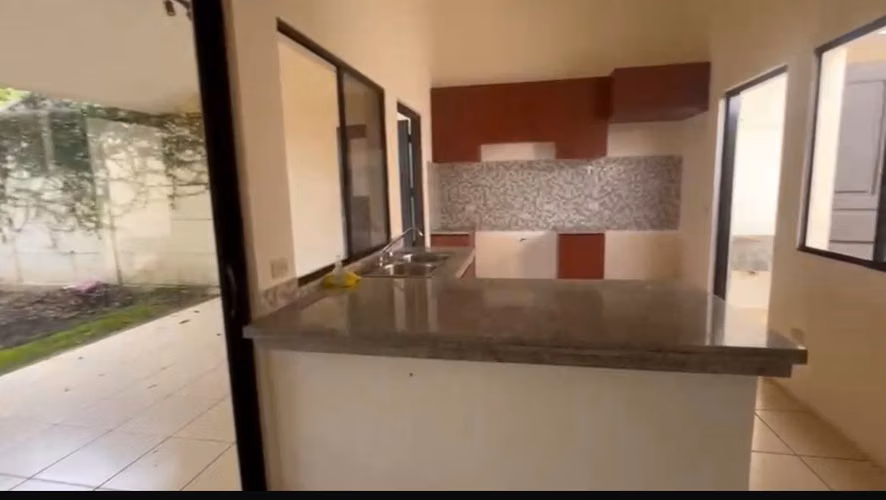 SE RENTA CASA EN VERACRUZ, CARRETERA A MASAYA SIN MUEBLES