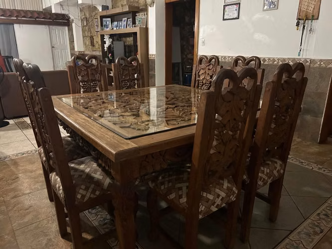 Comedor Rústico tailandés  Elegante de Madera Tallada con Cristal (8 puestos)
