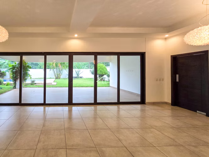 LL - Se Vende Casa en Condominio en Santo Domingo