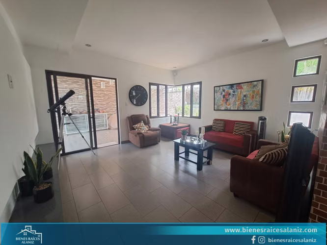 Vendo Casa en Carretera Sur