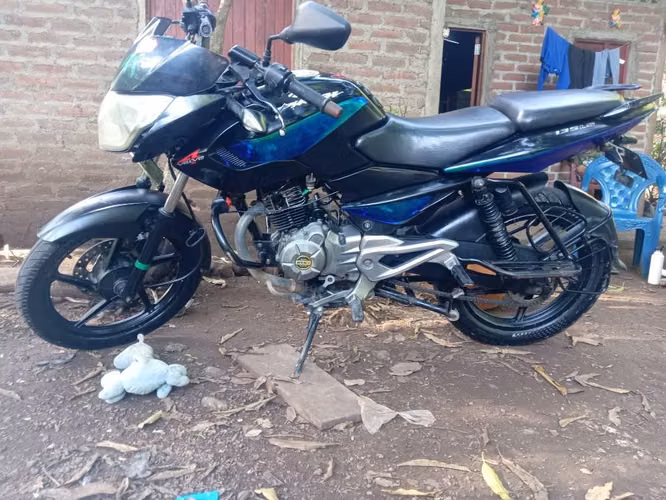 Moto pullssar 135 ls