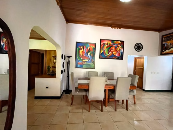 KC-Encantadora Casa Esquinera en Venta en Residencial Campo Bello