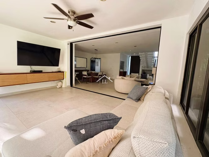 LL - Se Vende Moderna Casa en Condominio en Santo Domingo - Imagen 5
