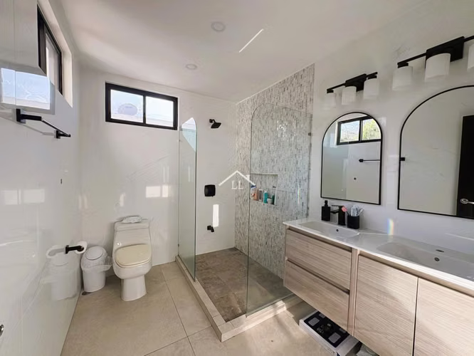 LL - Se Vende Moderna Casa en Condominio en Santo Domingo - Imagen 18