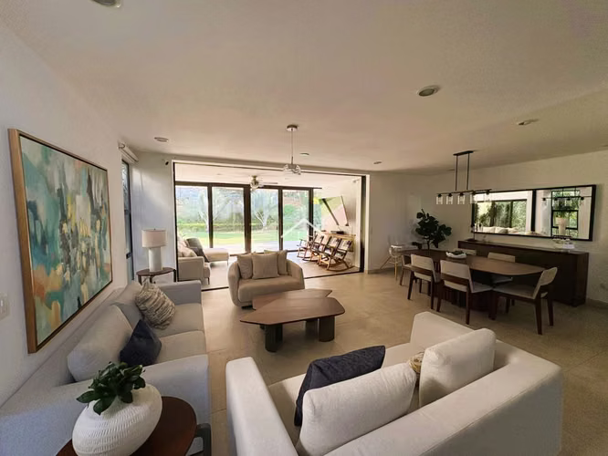 LL - Se Vende Moderna Casa en Condominio en Santo Domingo