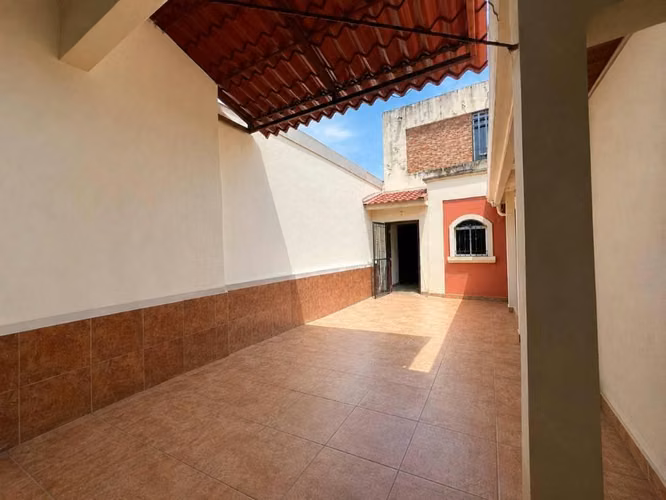  ¡Se vende hermosa casa con mejoras en Residencial Praderas de Sandino, Segunda Etapa! - Imagen 2