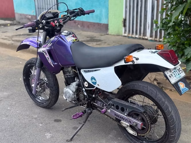 Vendo bonita moto Honda XL200 - Imagen 5