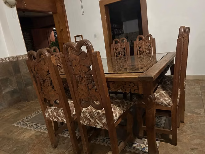 Comedor Rústico Elegante de Madera tailandés Tallada con Cristal (8 puestos)