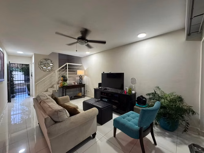 FPX- **Casa en venta – Condominio Manantiales, Santo Domingo** - Imagen 2
