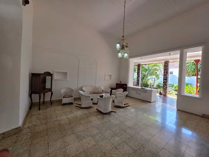 Se renta hermosa casa estilo colonial en el centro de Granada. ML