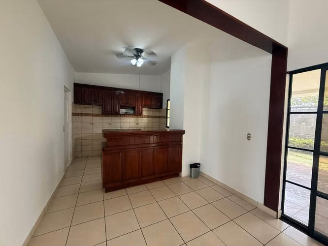 Se vende casa en Las Colinas, Managua!! - Imagen 4