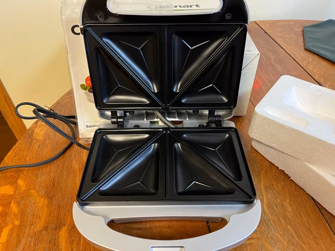 Parrilla Cuisinart para sándwiches de encimera - Color Plata - Nueva en caja