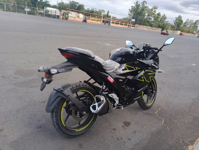 Suzuki Gixxer SF - Como nueva, 4 meses de uso