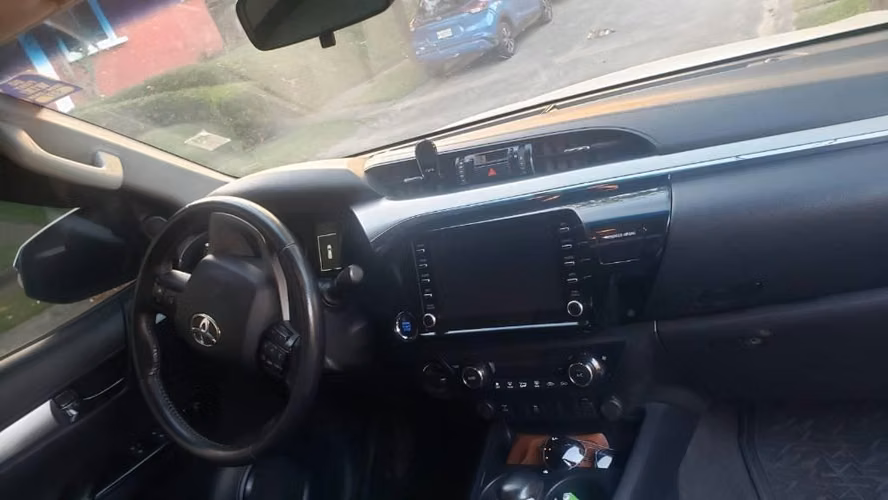 Vendo Toyota Hilux - Imagen 6