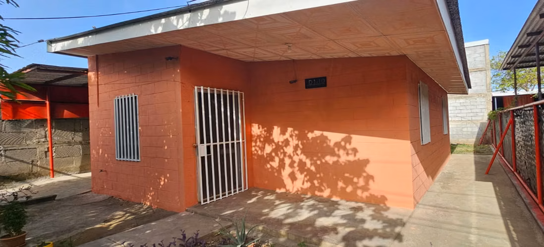 Venta de casa de habitación o para negocio en calle principal de Villa Sol, Managua Nicaragua. - Imagen 2