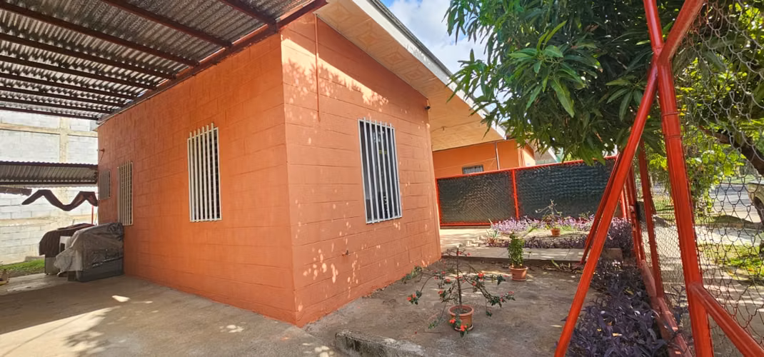 Venta de casa de habitación o para negocio en calle principal de Villa Sol, Managua Nicaragua. - Imagen 4