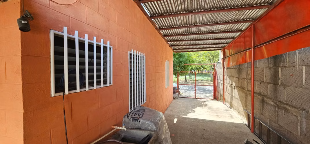 Venta de casa de habitación o para negocio en calle principal de Villa Sol, Managua Nicaragua. - Imagen 5