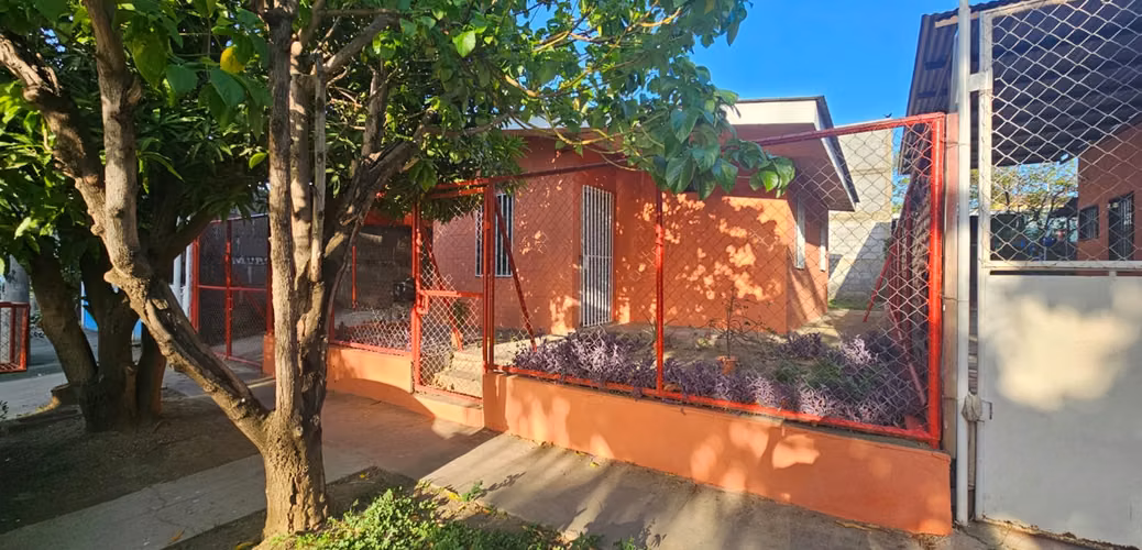 Venta de casa de habitación o para negocio en calle principal de Villa Sol, Managua Nicaragua. - Imagen 3